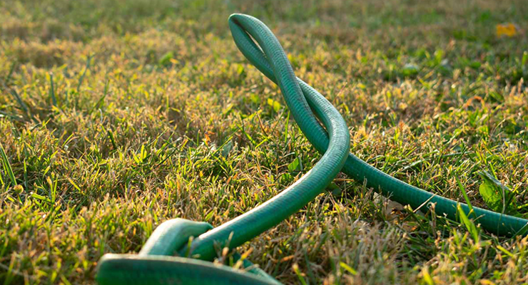 Vandslanger skal udskiftes når de er utætte og slår knæk