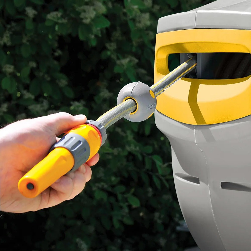 Hozelock Auto Reel 10 m slangeopruller med vægbeslag og justerbar sprøjtedyse