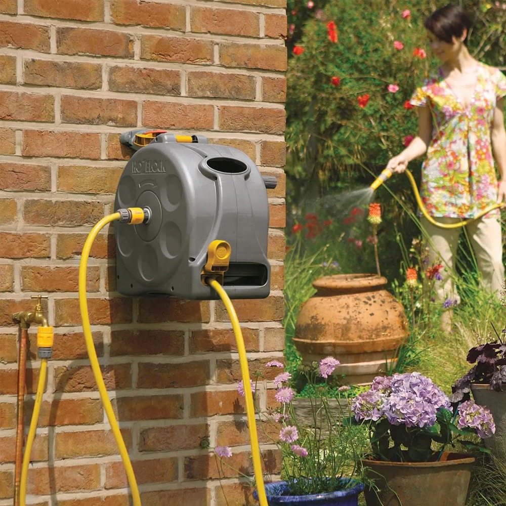 Vægmonteret Hozelock Compact Reel med 25 m haveslange
