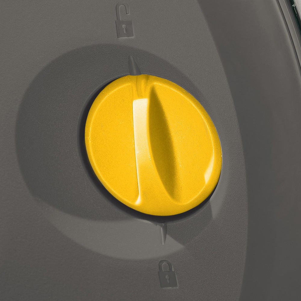 FlowMax haveslangeopruller i brug i stor have 30 meter rækkevidde