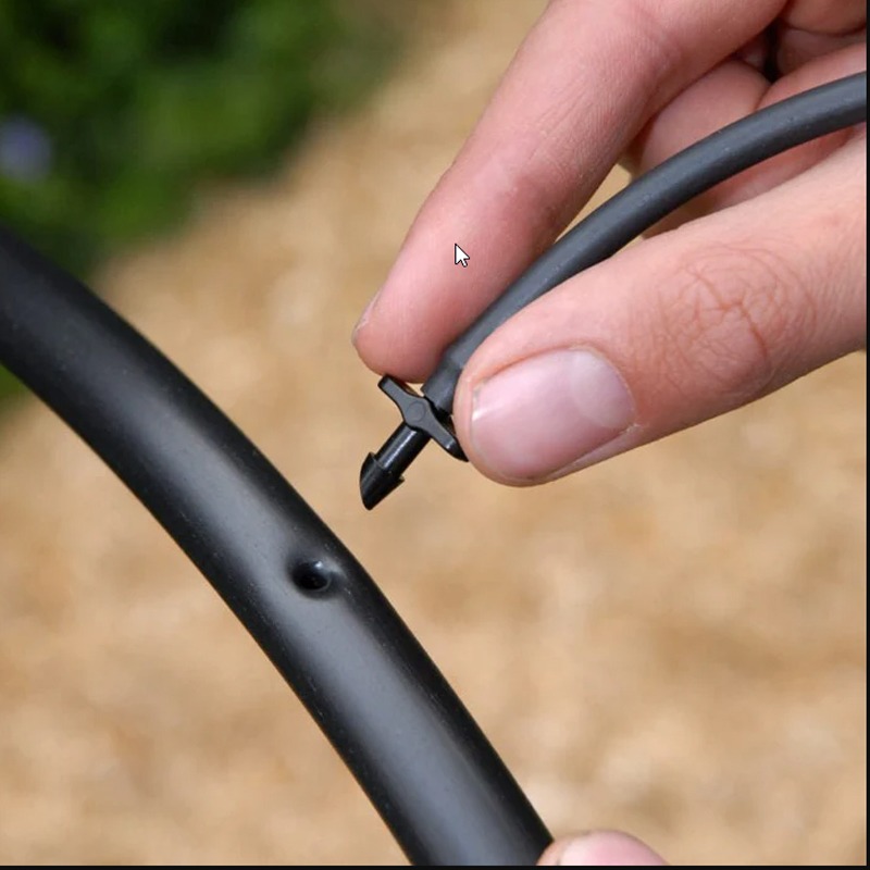 4mm samler - Selv-piercende adaptor til hurtig forbindelse af 13mm og 4mm rør i vandingssystemer