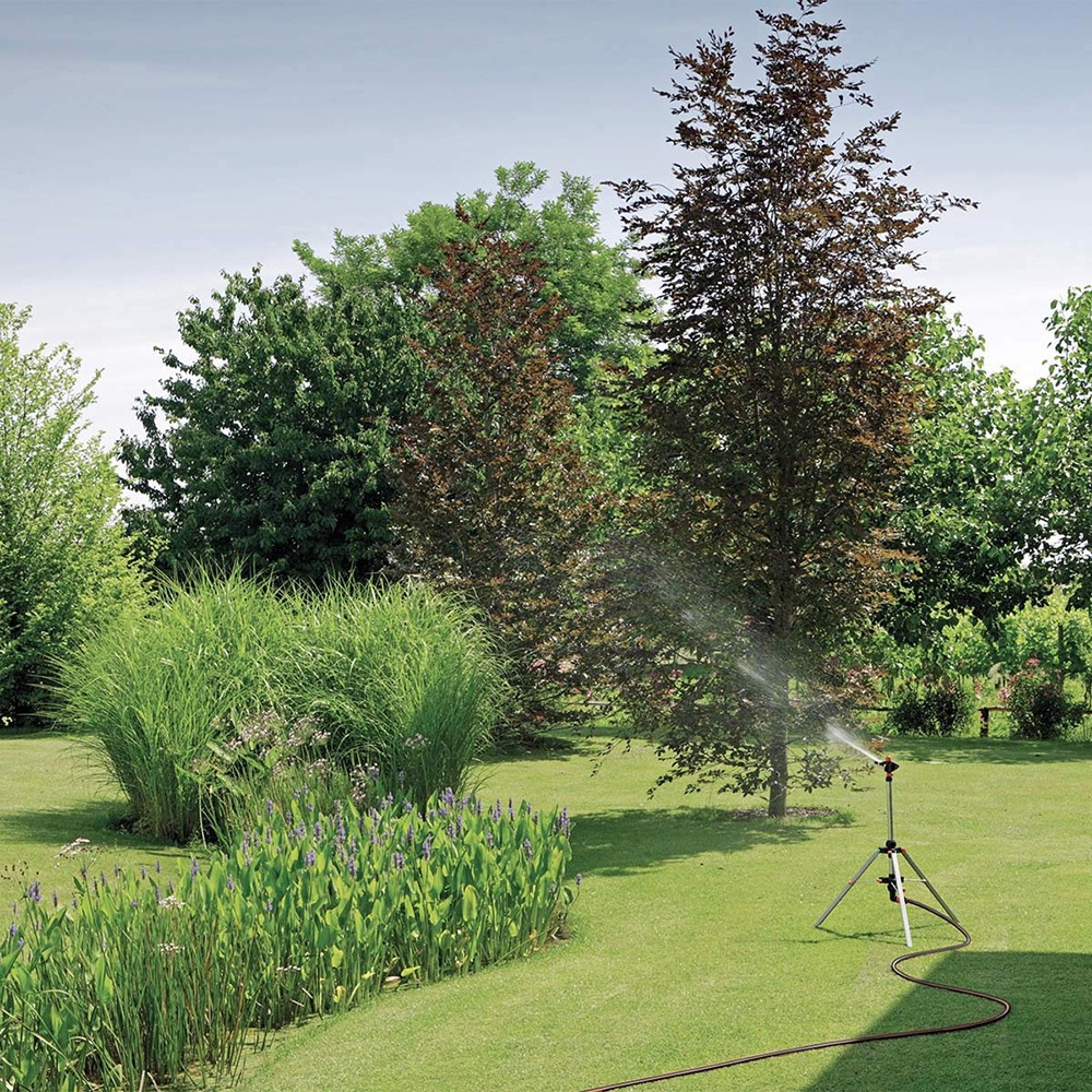 Sprinkler med tripod stativ til store haver og græsarealer
