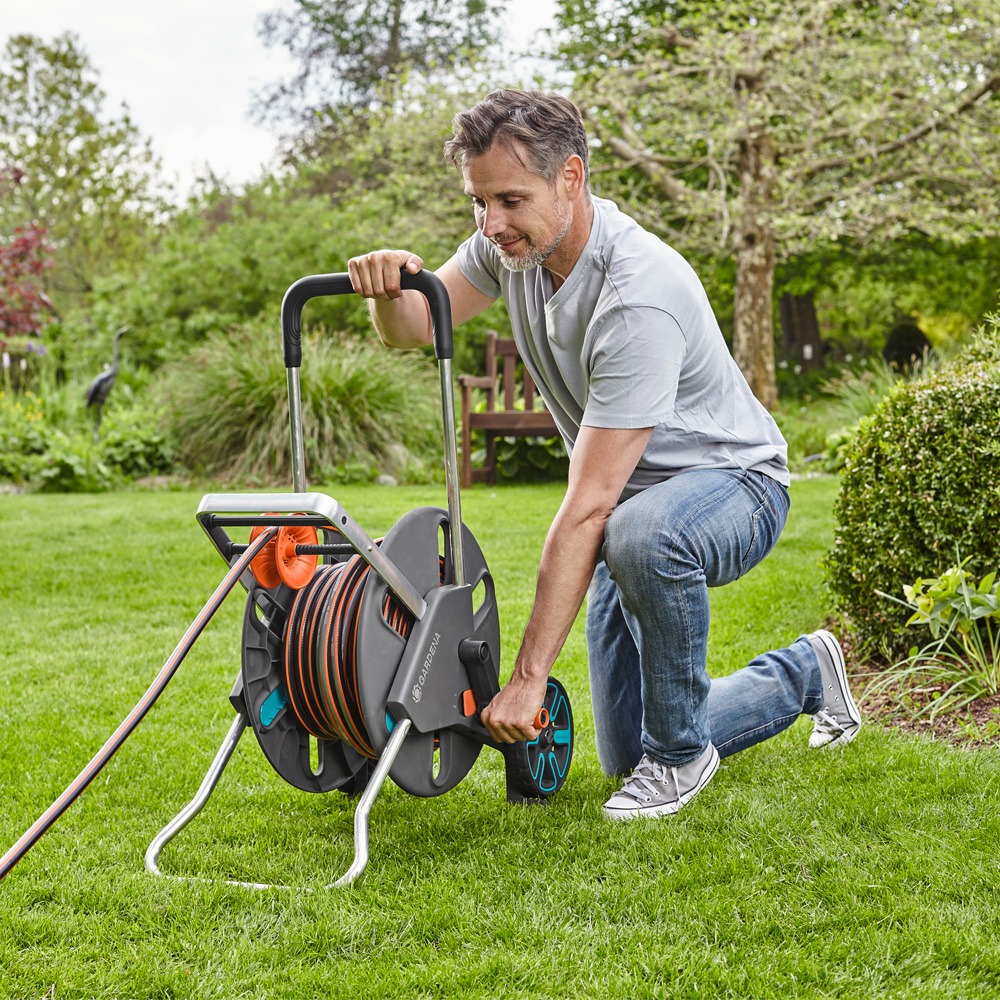 Sidevisning af Gardena slangevogn Easy L