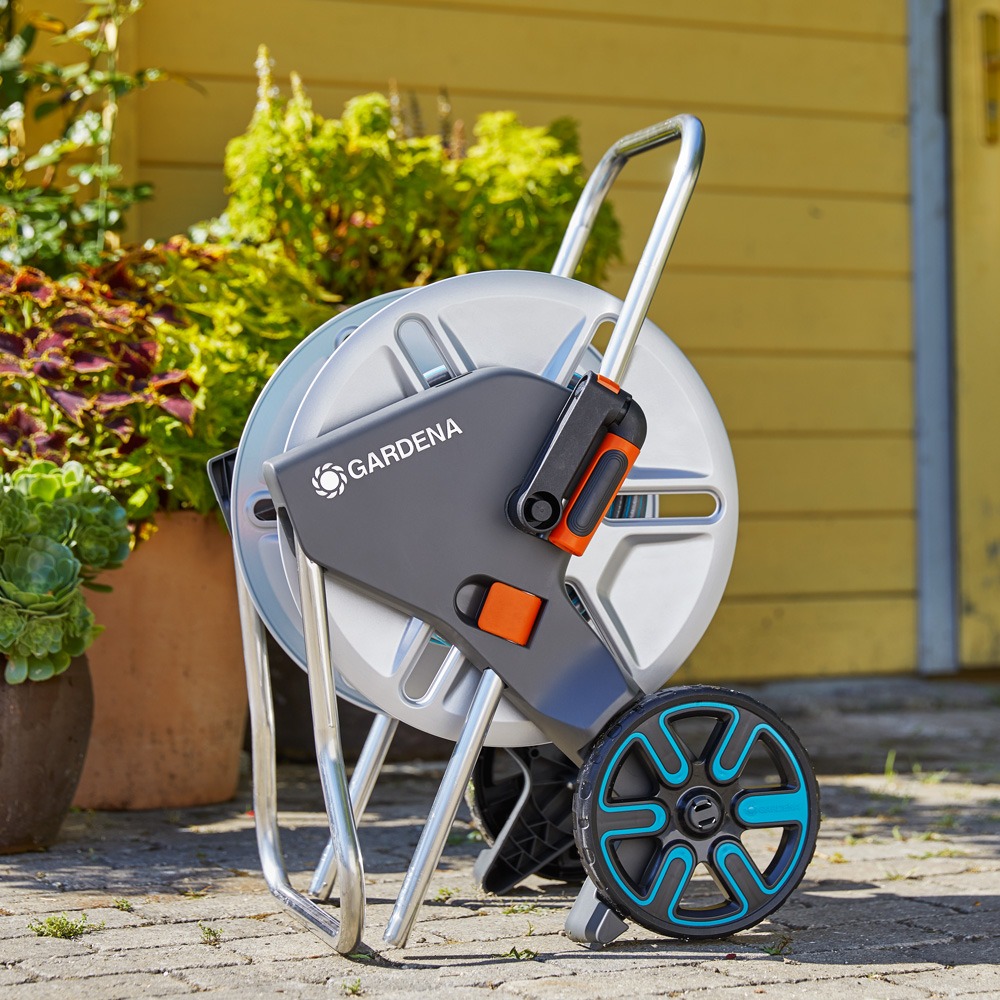 Sidevisning af Gardena slangevogn med slange