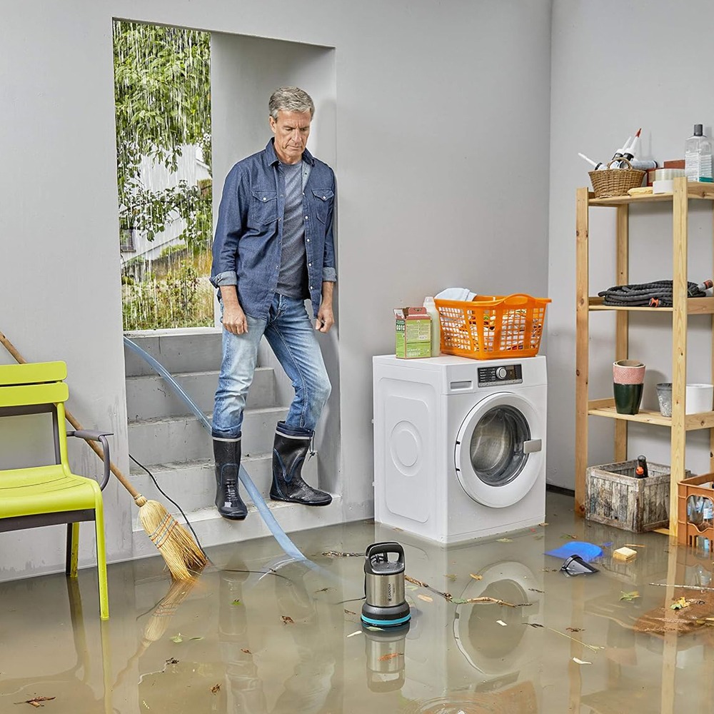 Effektiv Gardena dykpumpe til dræning af beskidt vand