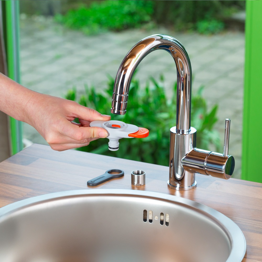 Indendørs vandhane tilsluttet haveslange