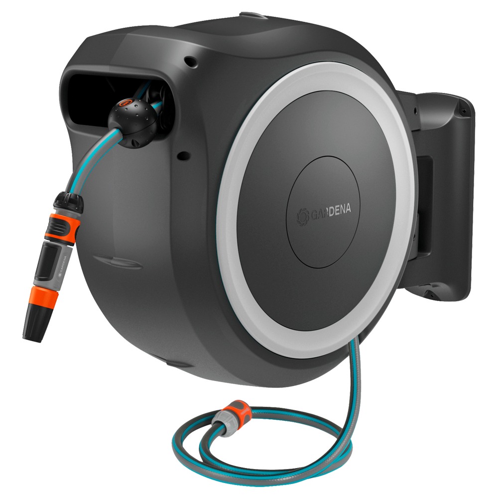 Rengøringsdyse som en del af Gardena PowerRoll 40m sættet, klar til brug.
